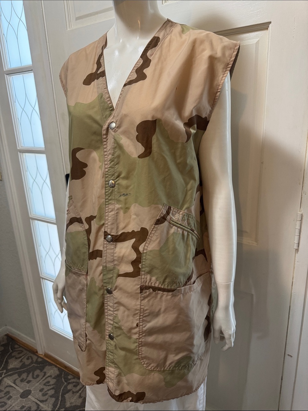 Sleeveless Desert Camo Utility Vest - Picture 3 of 11